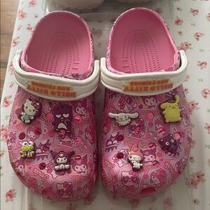 CROCS Pink Hello Kitty Clogs with Charms JUNIOR 6 also fits women 5-7